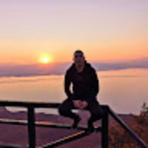 Meet your Posher, Astrit